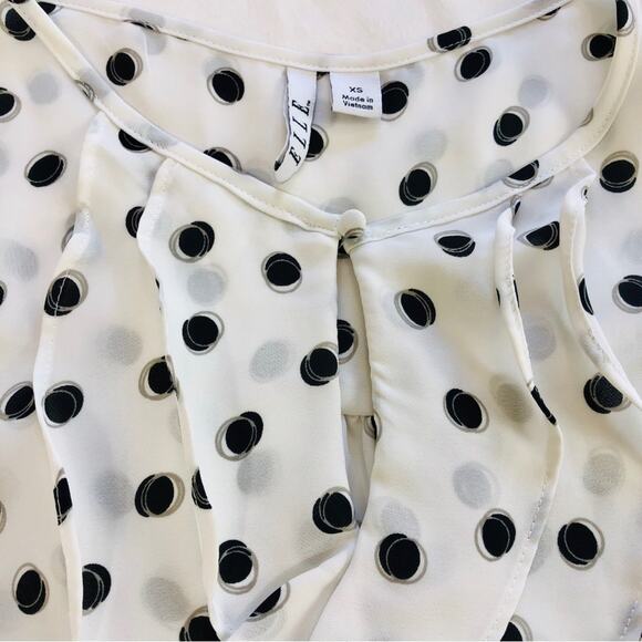 Elle White Black Polka Dot Sleeveless Top Ruffle Front Keyhole Button Closure - Picture 5 of 16